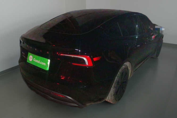 特斯拉 Model 3 2023款 长续航全轮驱动版车身外观7