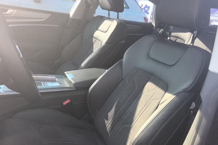 奥迪A7L 2024款 45 TFSI 豪华型中控内饰19