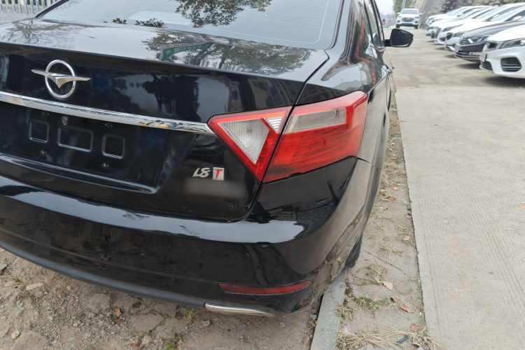 海马M8 2017款 1.8T 自动型车身外观9