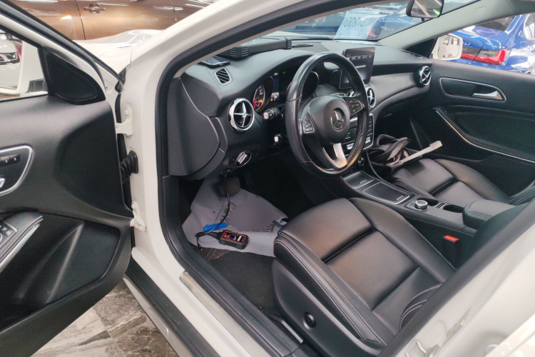 奔驰GLA 2017款 GLA 200 时尚型中控内饰20