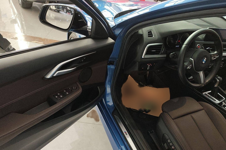 宝马1系 2019款 120i M运动套装中控内饰7003