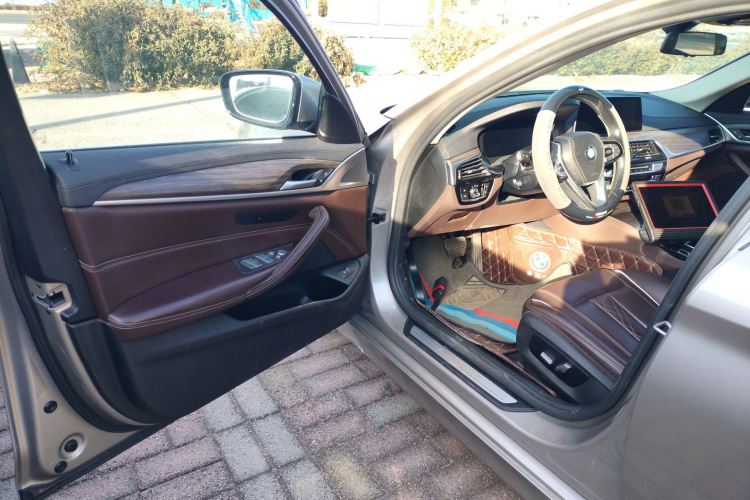 宝马5系 2019款 530Li 领先型 豪华套装中控内饰20