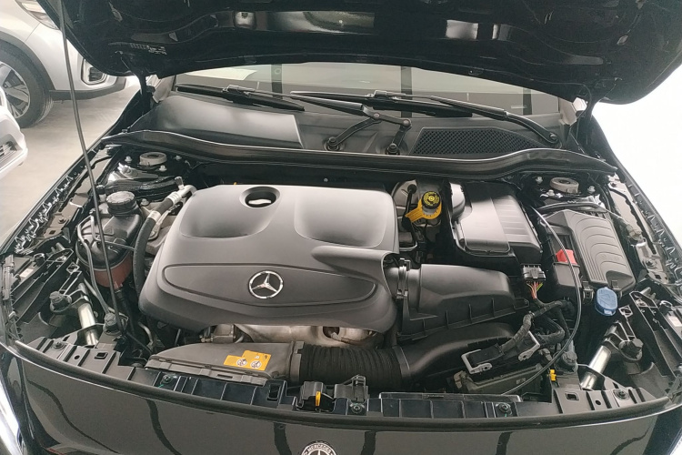 奔驰GLA 2017款 GLA 220 4MATIC 豪华型机舱底盘24