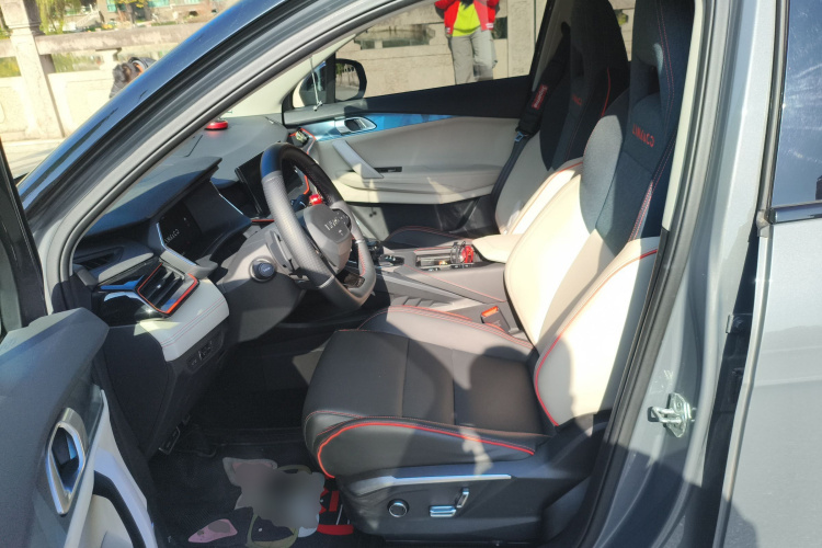 领克06 2020款 1.5T 耀Halo中控内饰19