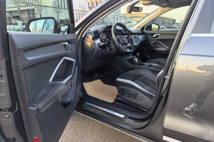 奥迪Q3 2021款 35 TFSI 时尚动感型中控内饰7001