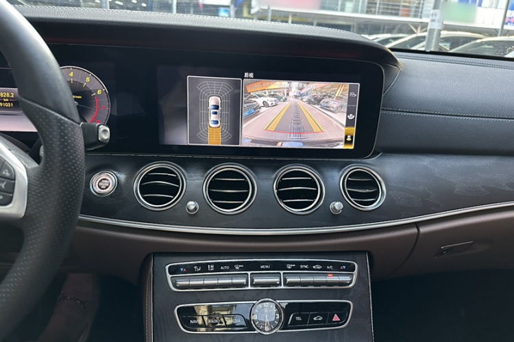 奔驰E级 2018款 改款 E 200 L 运动型中控内饰7005