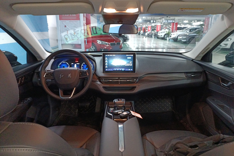 红旗E-QM5 2022款 431km 充电乐享版中控内饰7002