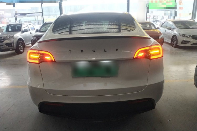 特斯拉 Model Y 2022款 后轮驱动版车身外观6