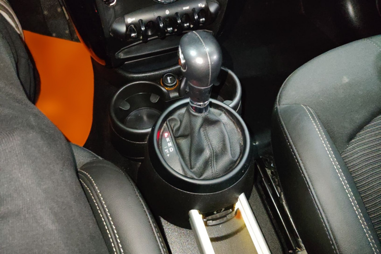 MINI Countryman 2016款 1.6T COOPER ALL4 Fun装备控局部细节18