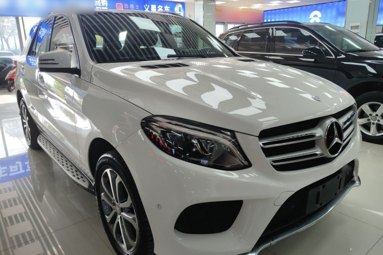 奔驰GLE 2016款 GLE 320 4MATIC 豪华型车身外观3
