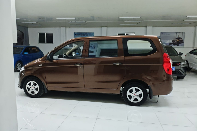 五菱汽车 五菱宏光 2020款 1.2L S基本型国VI LSI车身外观4