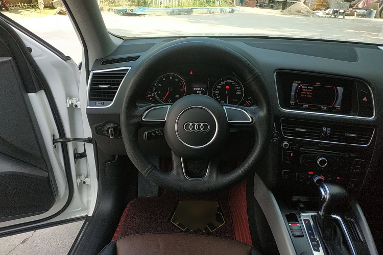 奥迪Q5 2017款 40 TFSI 进取型中控内饰13