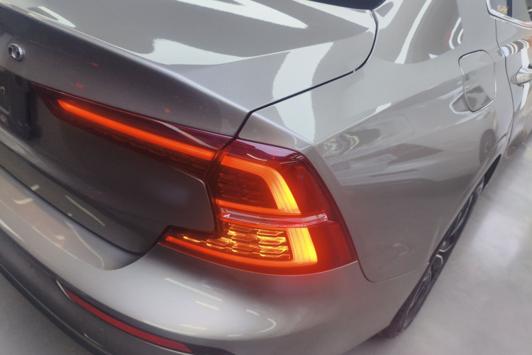 沃尔沃S60 2020款 T4 智逸豪华版车身外观9