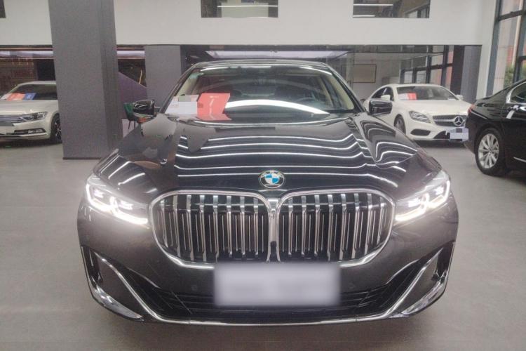 宝马7系 2021款 730Li 豪华套装车身外观2