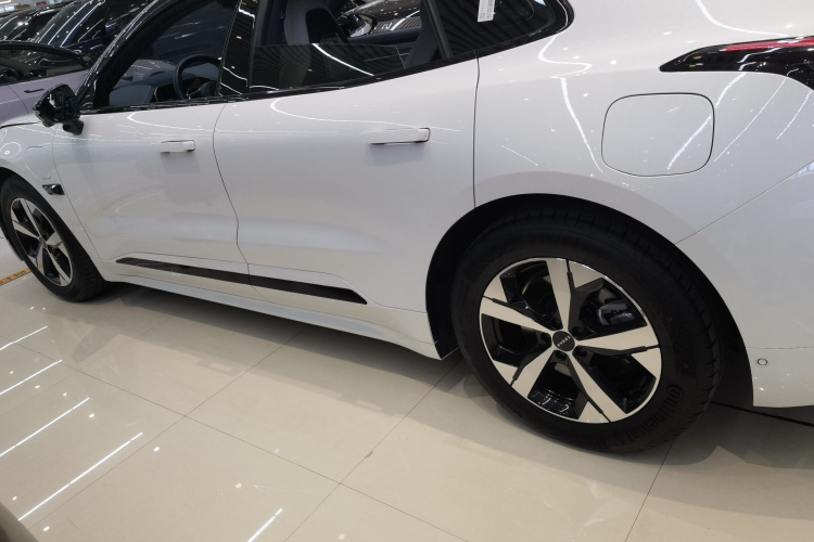 极氪001 2023款 WE版 86kWh车身外观4