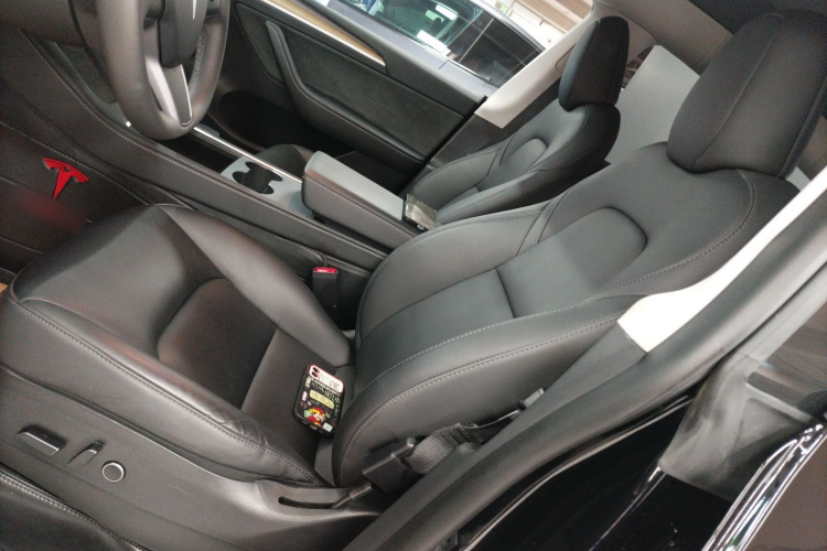 特斯拉 Model Y 2022款 改款 后轮驱动版中控内饰19