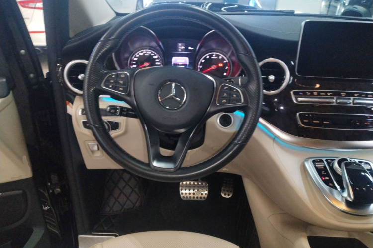 奔驰V级 2018款 V 260 尊贵版 国VI中控内饰13