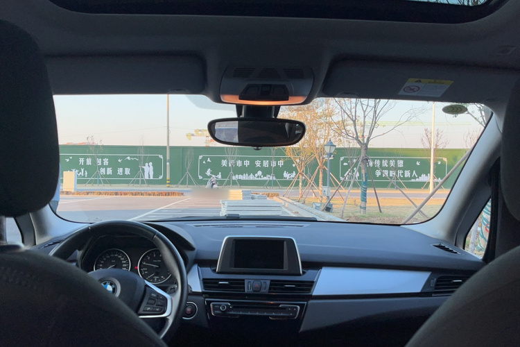 宝马2系多功能旅行车 2015款 218i 领先型局部细节22
