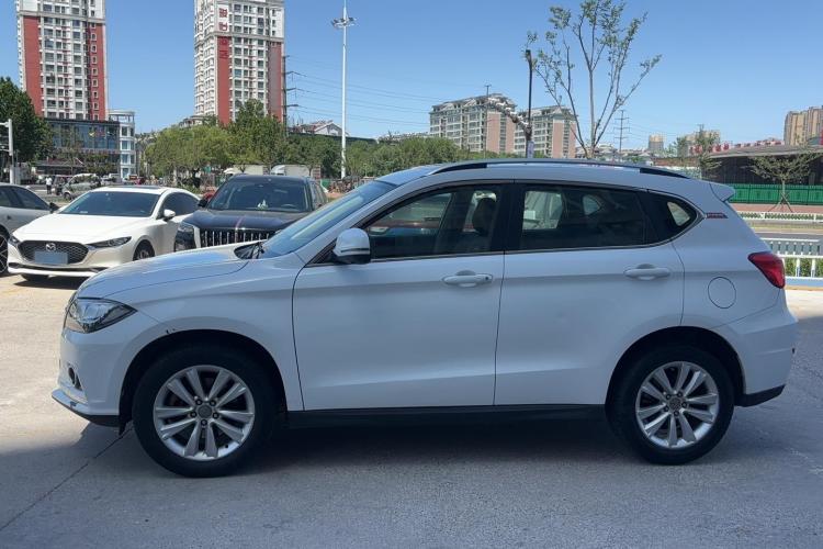 哈弗H2 2016款 红标 1.5T 自动两驱豪华型车身外观4