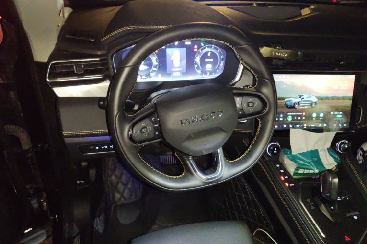 领克01 2023款 2.0TD 两驱型Pro中控内饰13