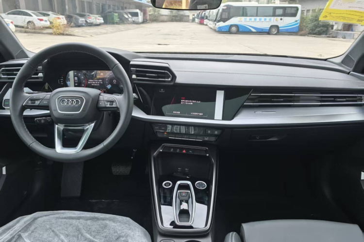 奥迪A3 2026款 A3L Limousine 35TFSI 飞驰尊享型中控内饰7001