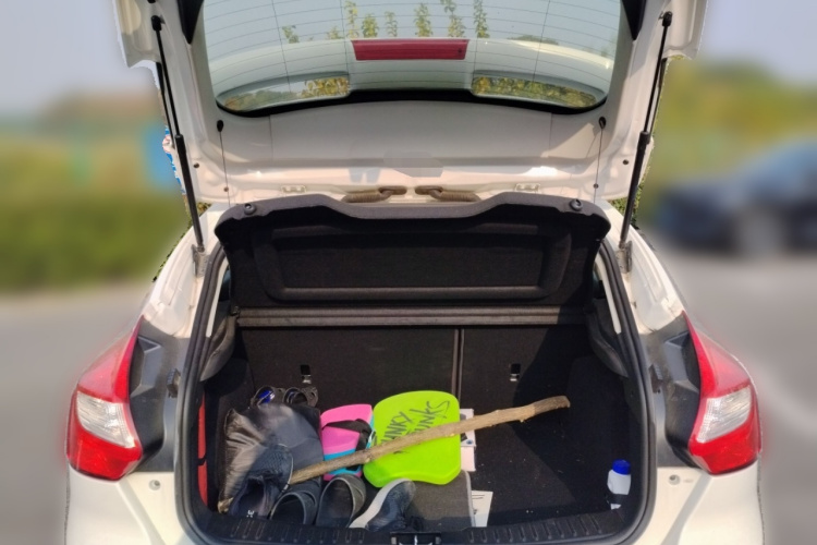 福特 福克斯 2012款 两厢 2.0L 手动豪华运动型局部细节23