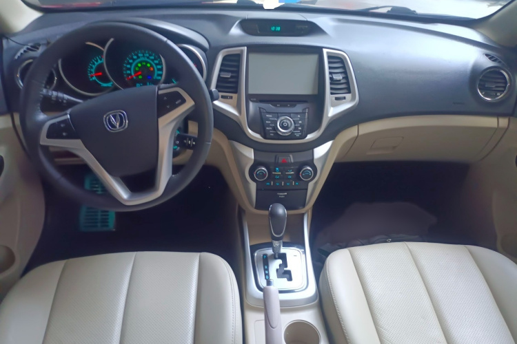 长安 逸动 2014款 1.6L 自动豪华型中控内饰7002