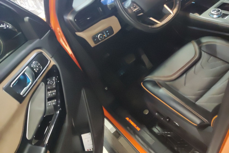 福特 探险者 2023款 EcoBoost 285 昆仑巅峰版 7座中控内饰20