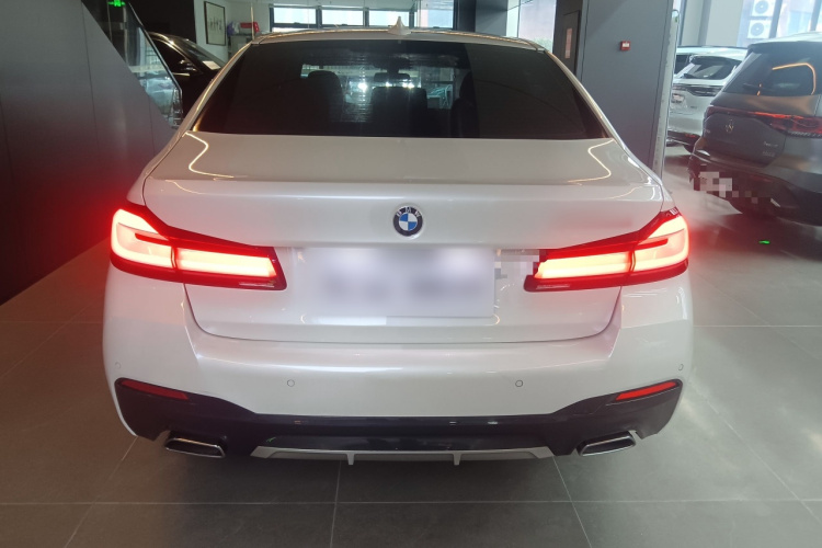 宝马5系 2022款 改款二 525Li M运动套装车身外观6