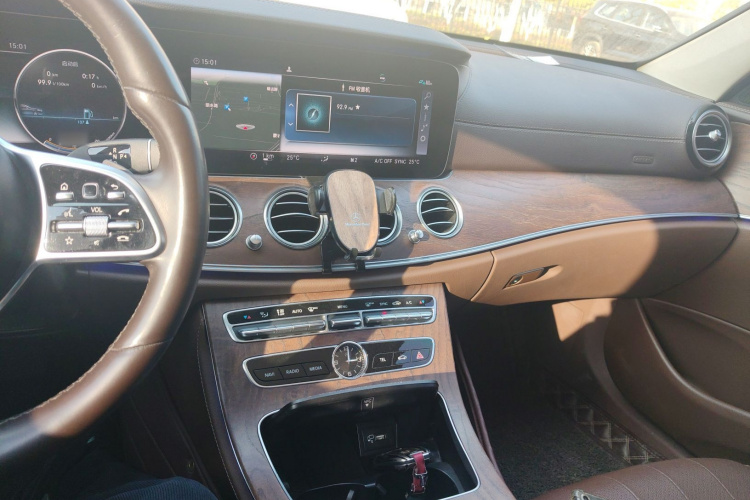 奔驰E级 2019款 改款 E 300 L 时尚型局部细节16
