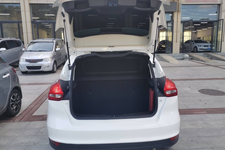 福特 福克斯 2015款 两厢 1.6L 自动舒适型局部细节23