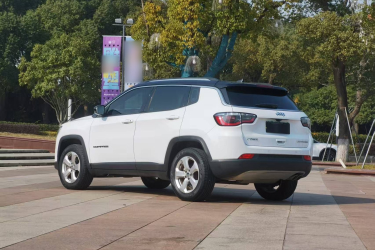 Jeep 指南者 2020款 220T 自动精英版车身外观6009