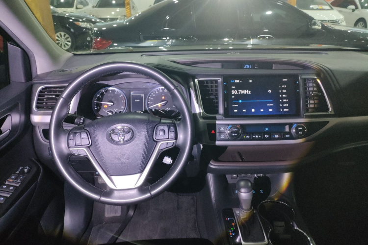 丰田 汉兰达 2021款 2.0T 四驱豪华版 7座中控内饰7002