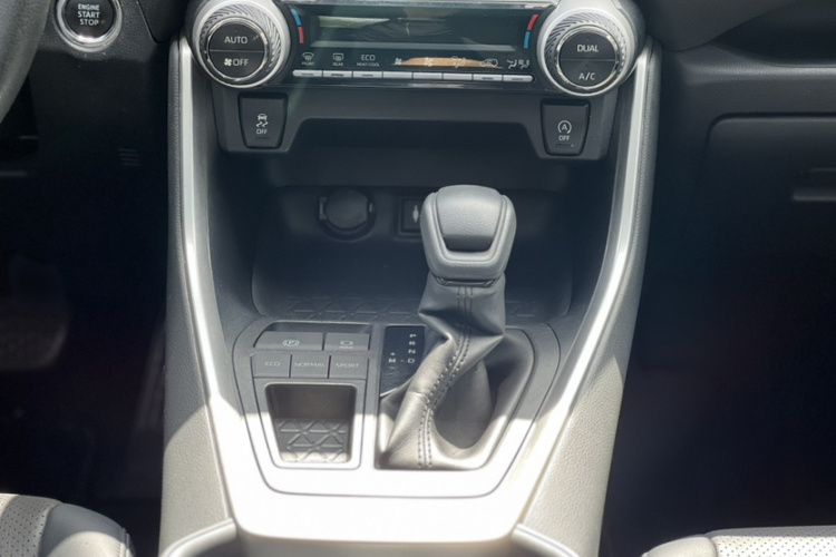 丰田 RAV4荣放 2020款 2.0L CVT两驱风尚版局部细节18