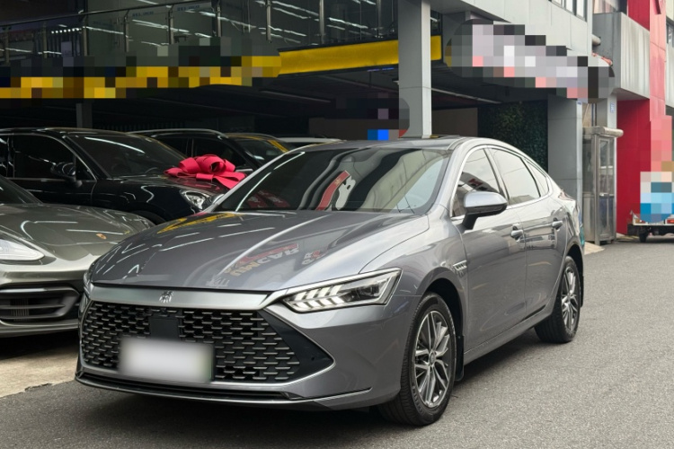 比亚迪 秦PLUS 2021款 DM-i 120KM 旗舰型车身外观1