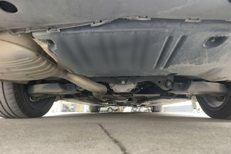 奔驰C级 2022款 改款 C 260 L 运动版局部细节9009