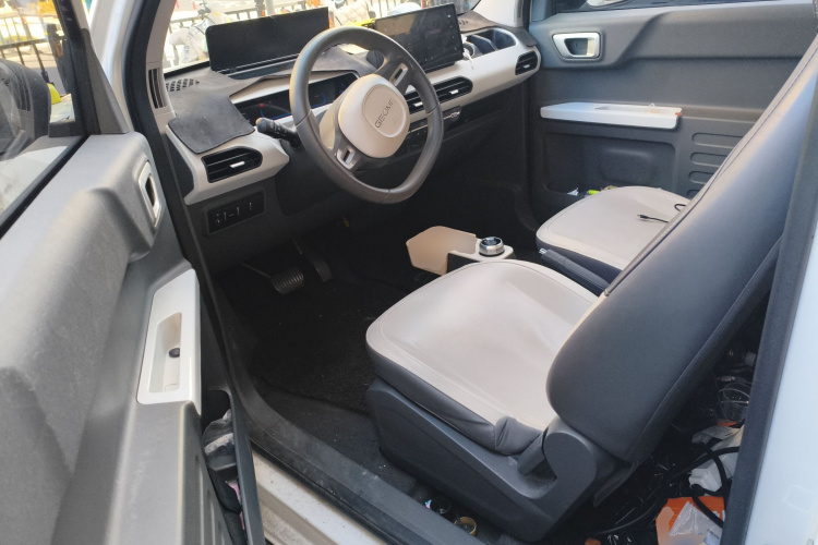 吉利银河 2024款 200km 熊猫骑士中控内饰20