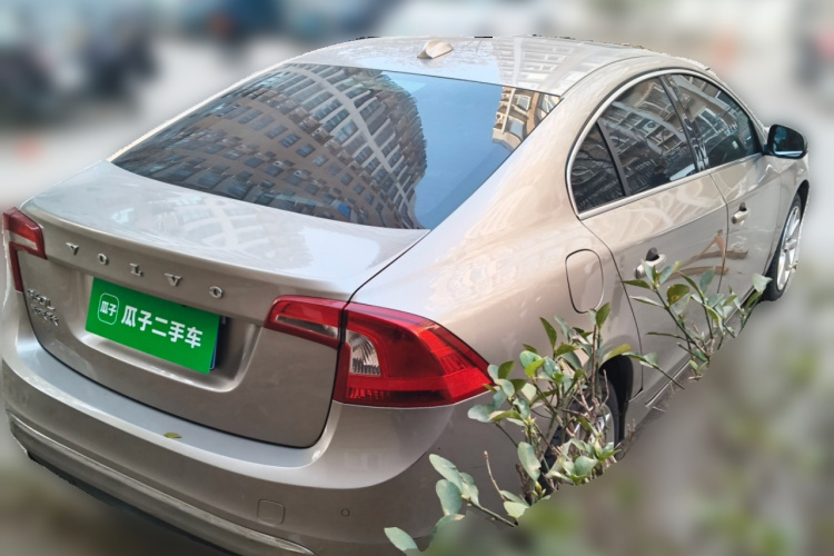 沃尔沃S60 2015款 S60L 2.0T 智远版车身外观7