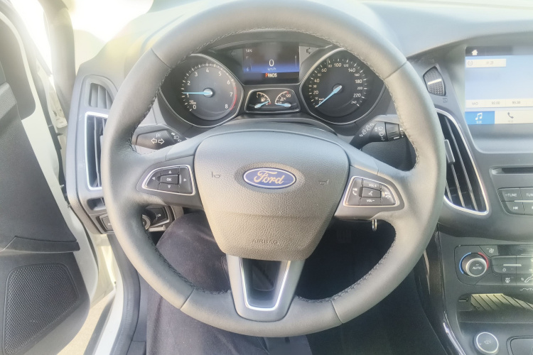 福特 福克斯 2018款 两厢经典 EcoBoost 180 自动精英型局部细节13