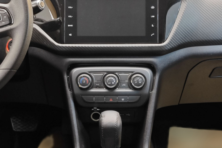 奇瑞 瑞虎3X 2020款 质享版 1.5L CVT豪华版中控内饰7007