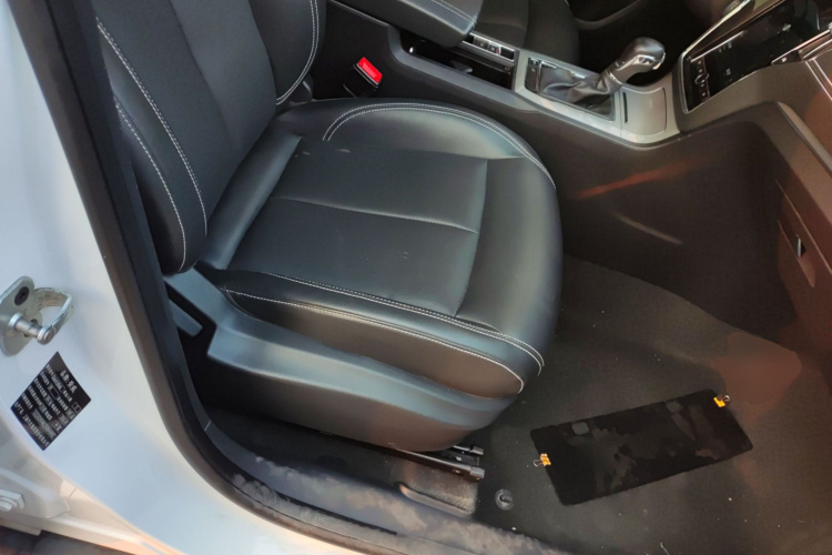 荣威RX5 2018款 20T 两驱自动互联网智惠版局部细节41