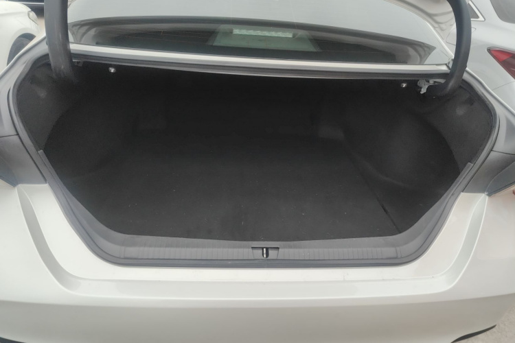 丰田 亚洲龙 2021款 2.5L 豪华版机舱底盘23