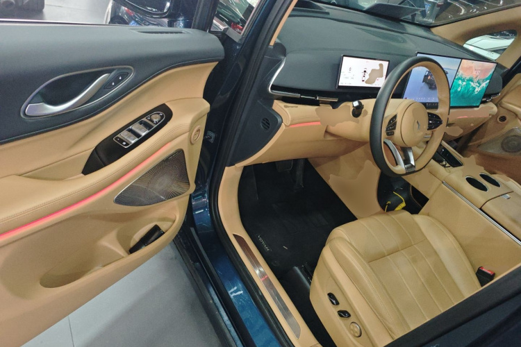 岚图汽车 岚图梦想家 2025款 PHEV 四驱尊贵鲲鹏版中控内饰20