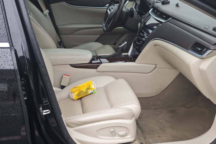 凯迪拉克XTS 2015款 28T 舒适型中控内饰7008