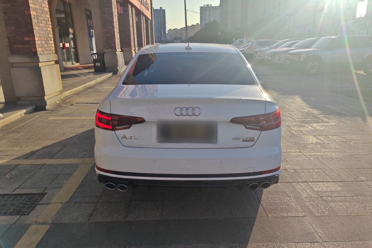 奥迪A4L 2018款 30周年年型 45 TFSI quattro 个性运动版车身外观6