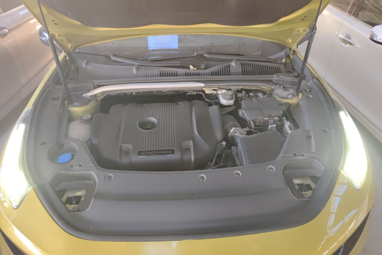 领克03 2019款 03+ 2.0TD 自动驭风版机舱底盘24