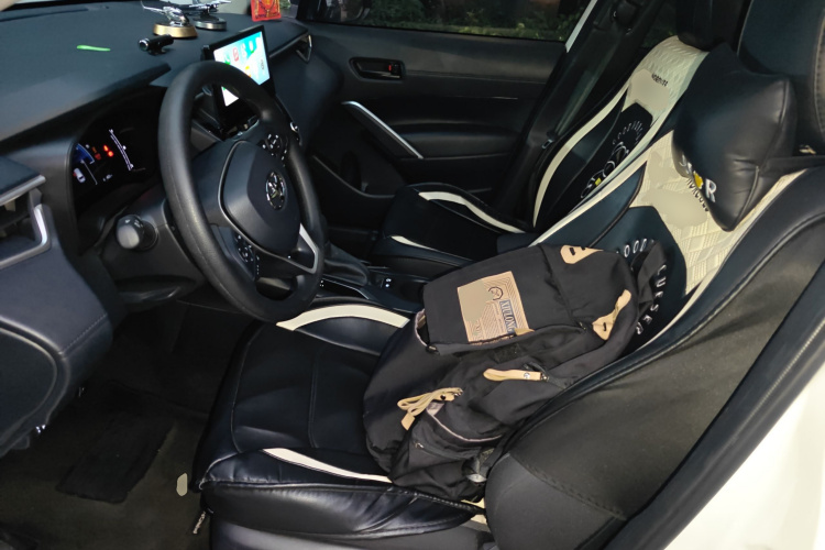 丰田 锋兰达 2023款 2.0L 智能电混双擎 领先版中控内饰19