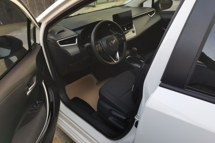 丰田 卡罗拉 2023款 1.8L 智能电混双擎 先锋版中控内饰19