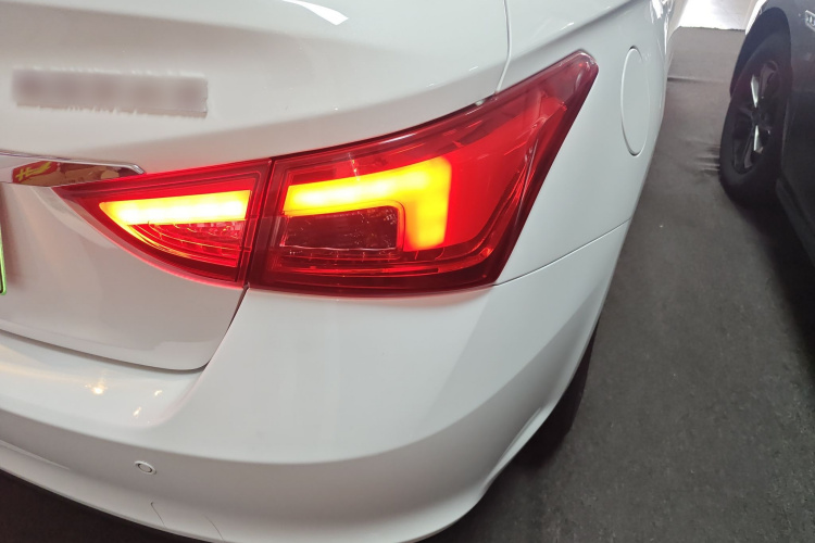 奇瑞新能源 艾瑞泽e 2024款 405km 出行版车身外观9