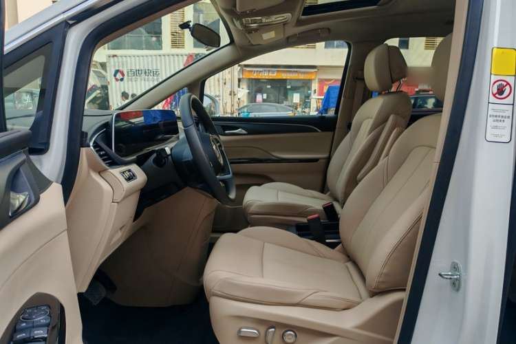 别克GL8新能源 2025款 陆尚 先享版 7座中控内饰7012